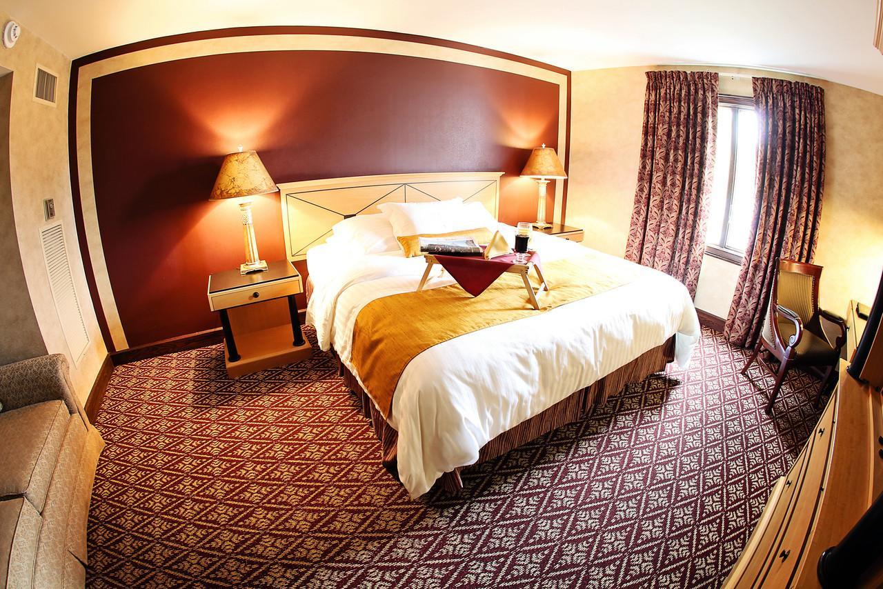 The Bertram Inn & Conf Ctr Trademark Collection By Wyndham Aurora Bagian luar foto