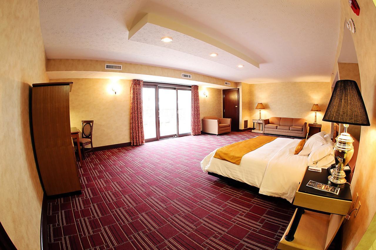 The Bertram Inn & Conf Ctr Trademark Collection By Wyndham Aurora Bagian luar foto