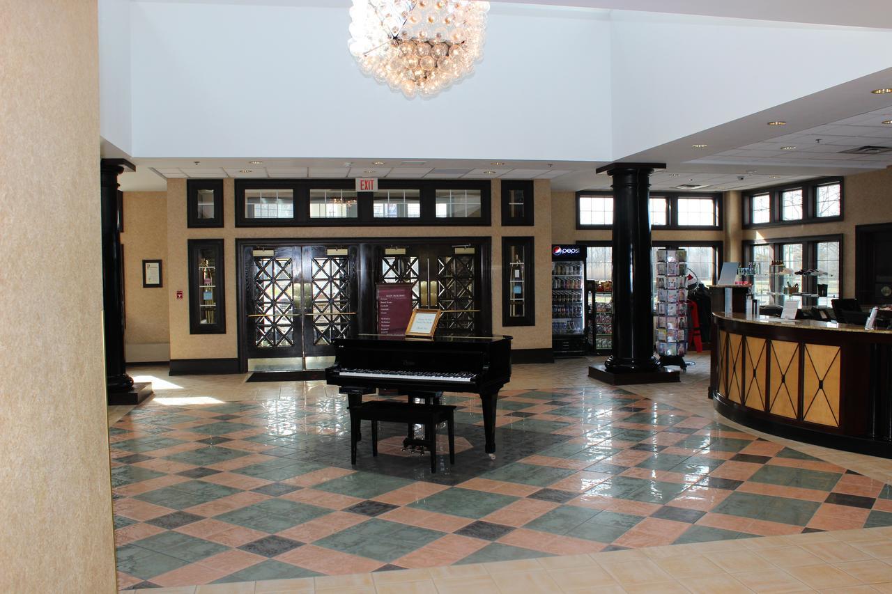 The Bertram Inn & Conf Ctr Trademark Collection By Wyndham Aurora Bagian luar foto